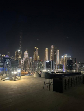 Canal View Apartment in Vibrant Business Bay